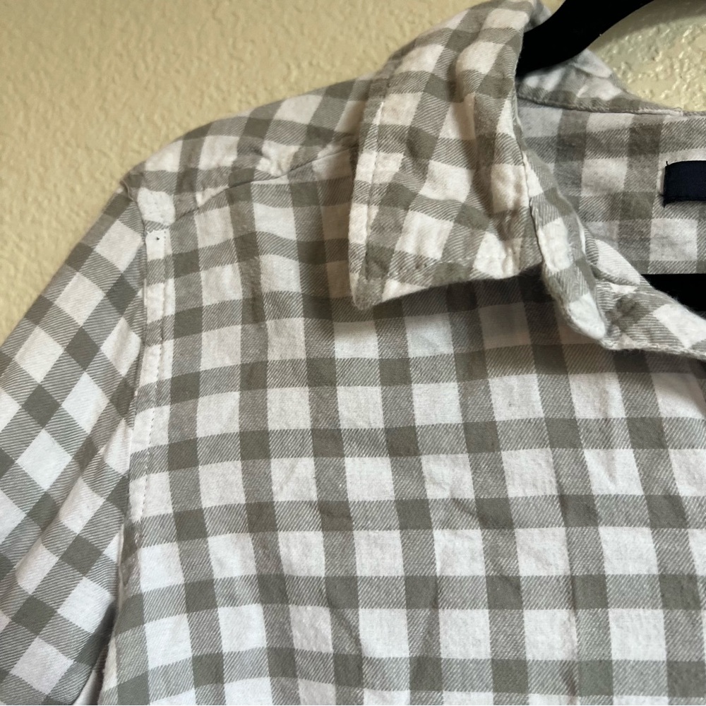 CHAPS Grey & White Flannel Plaid Button-Down Shirt – Size Medium - Picture 4 of 7